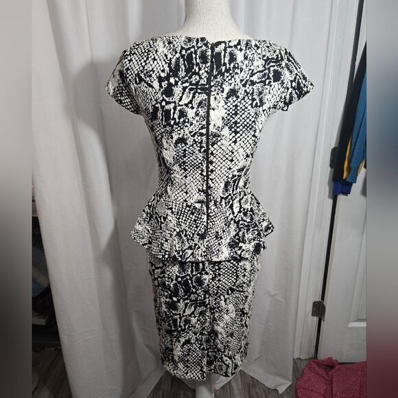Bebe Womens Size XS Black White Peplum Dress Cap Sleeves Bodycon Fit - Picture 3 of 8